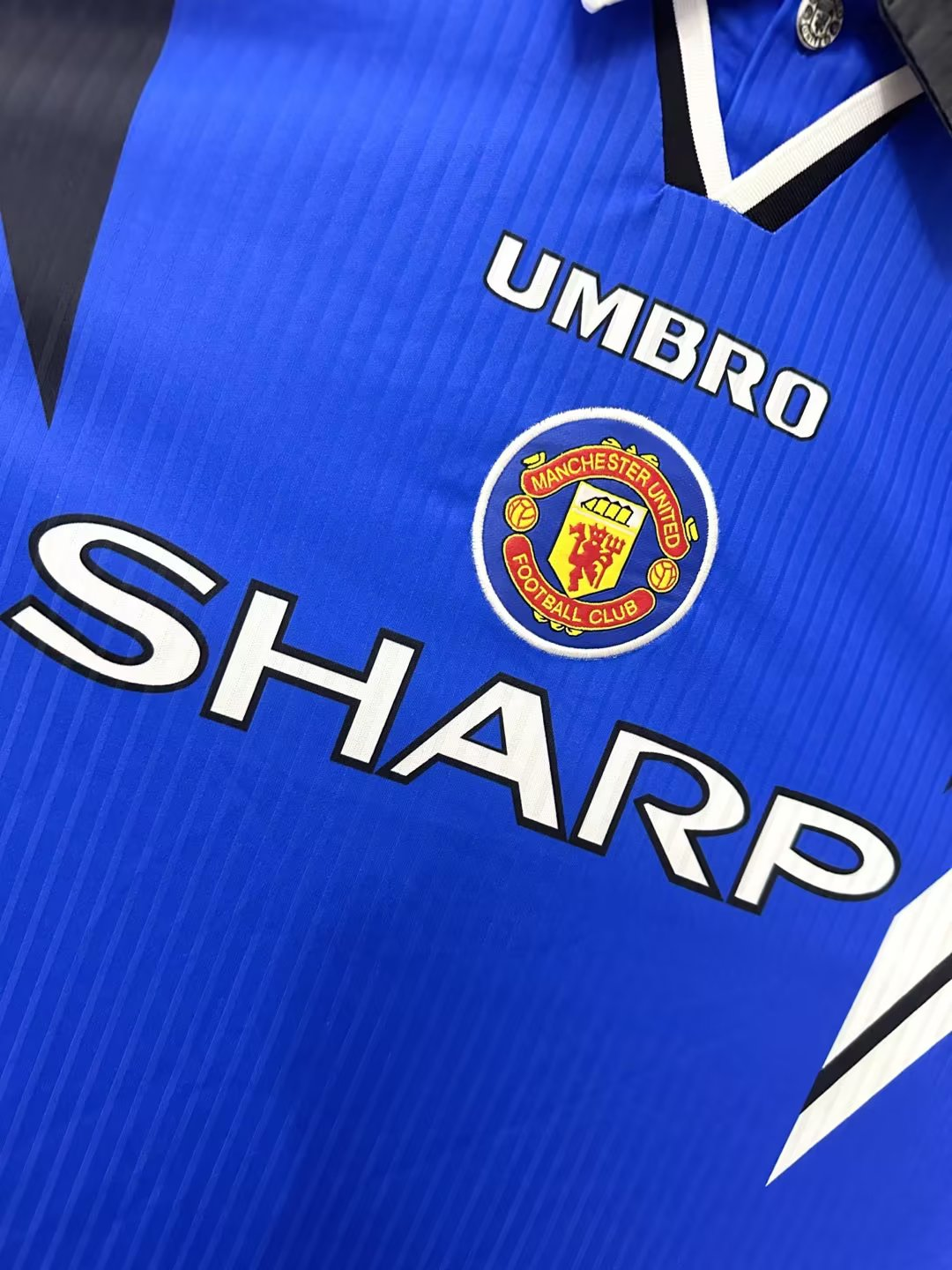 Retro Manchester United 1996-98 Away Jersey