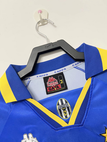 Retro Juventus Away Jersey 1995/96