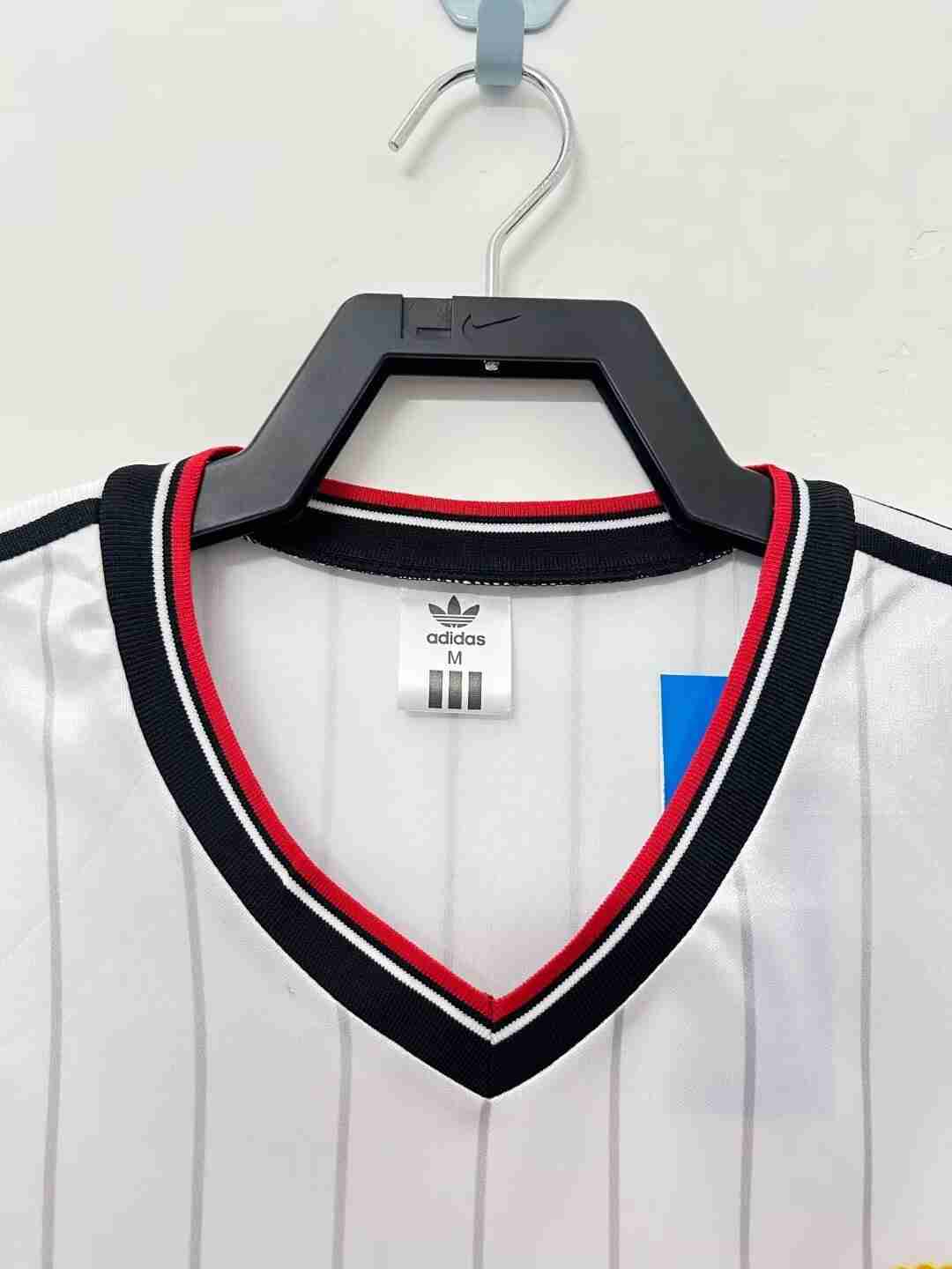 Retro 1983 Manchester United Away Jersey